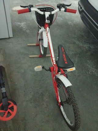 Bicicleta infantil con cesta
