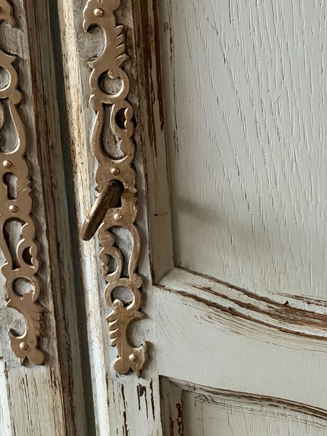 Armadio francese restaurato