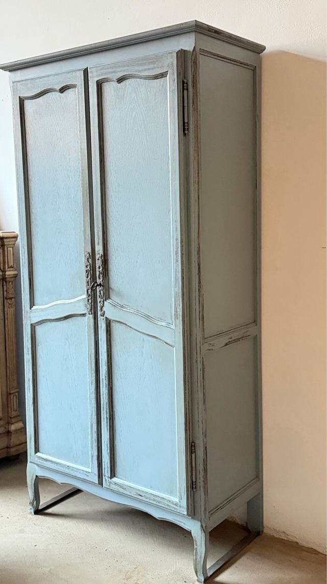 Armadio francese restaurato