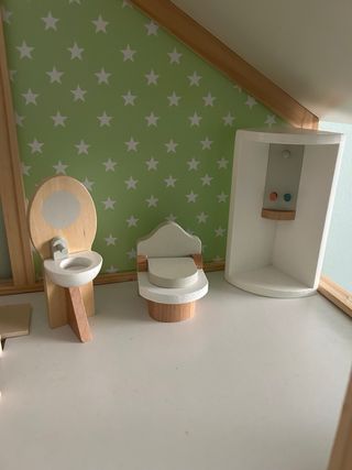 Casita de muñecas de madera