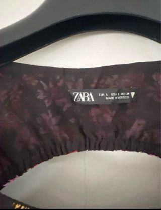 Vestido Zara floral manga larga espalda abierta
