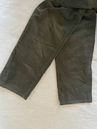 Pantalones pana Massimo Dutti verde oliva