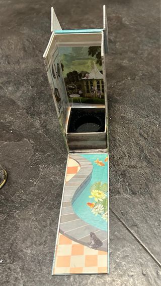 Frasco de colonia Benefit vacío