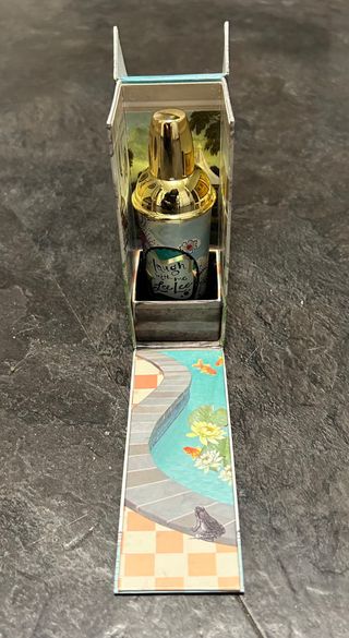 Frasco de colonia Benefit vacío