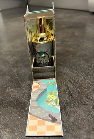 Frasco de colonia Benefit vacío