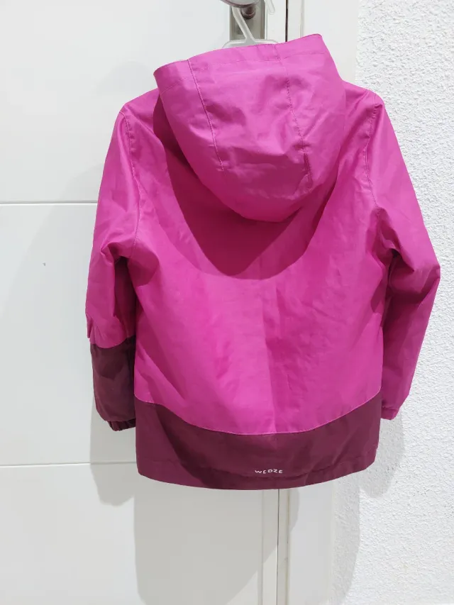Abrigo niña Decathlon rosa y granate, talla 5.