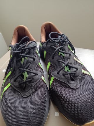 Zapatillas Adidas Negras y Verdes