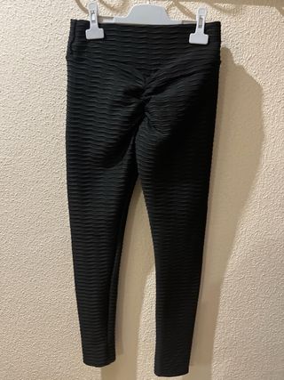 Mallas negras texturizadas con fruncido