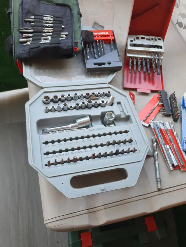 Lote de brocas y accesorios para bricolaje