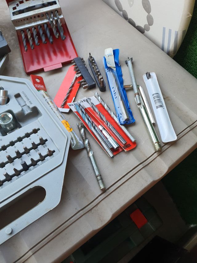 Lote de brocas y accesorios para bricolaje