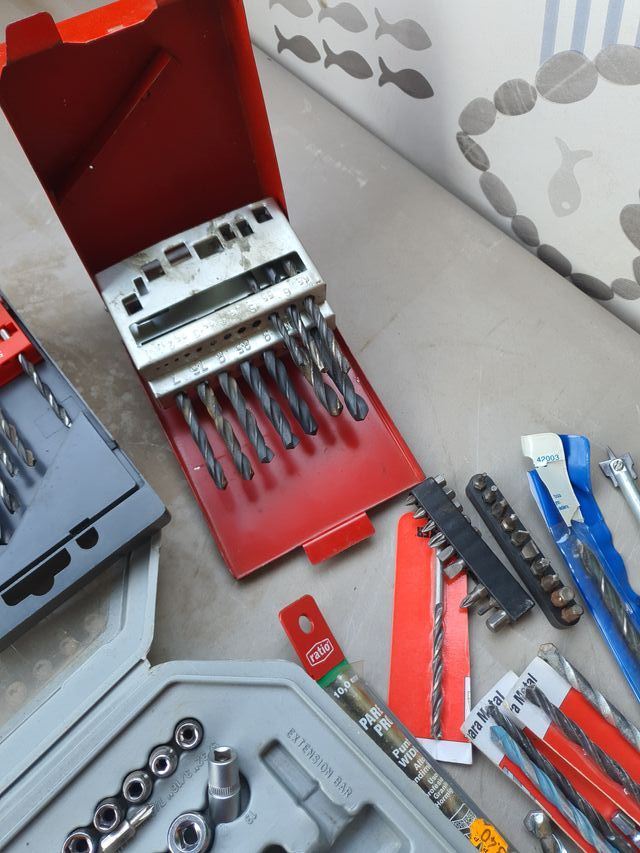 Lote de brocas y accesorios para bricolaje