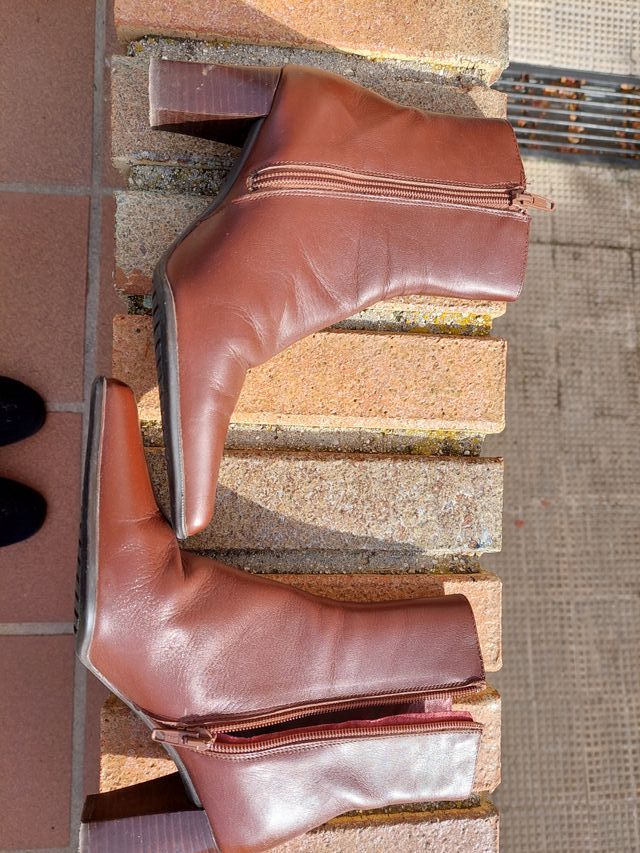 Botines TAMBI piel marrón tacón