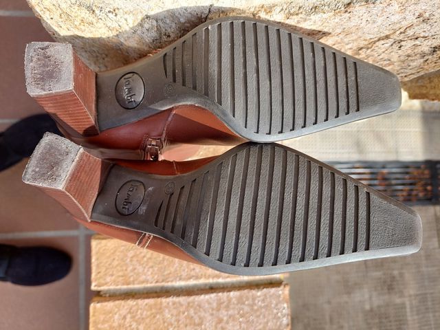 Botines TAMBI piel marrón tacón