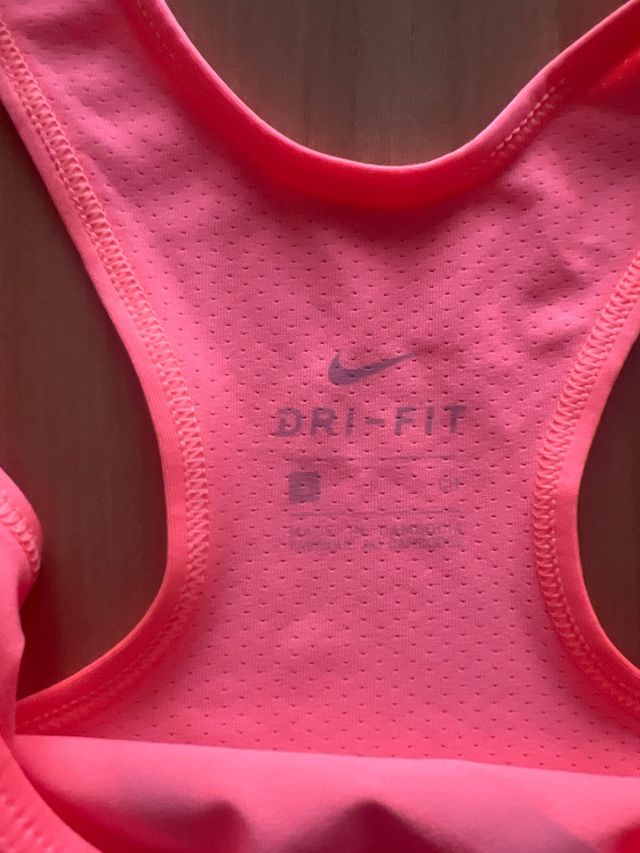 Camiseta deportiva Nike naranja tirantes