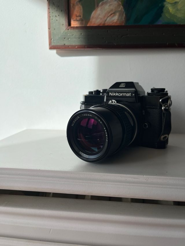 Cámara Nikkormat EL analógica negra
