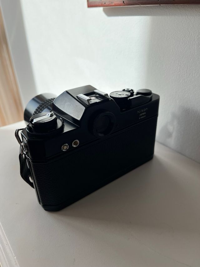 Cámara Nikkormat EL analógica negra