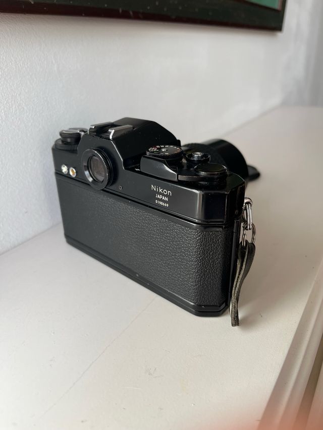 Cámara Nikkormat EL analógica negra