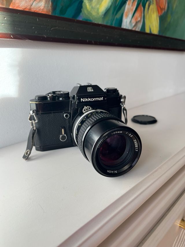 Cámara Nikkormat EL analógica negra