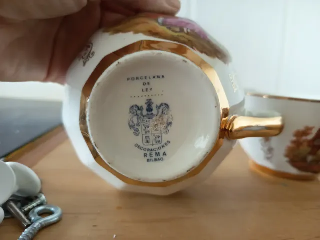 2 Tazas de Porcelana con Diseño