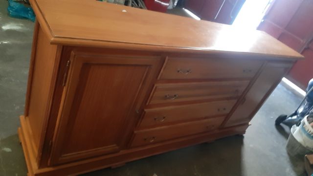 Mueble de madera 1.90m x 0.70m x 0.40m