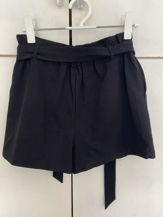 Pantalón corto negro fiesta con lazo