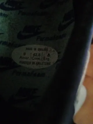 Botas de fútbol Nike Tiempo negras y doradas