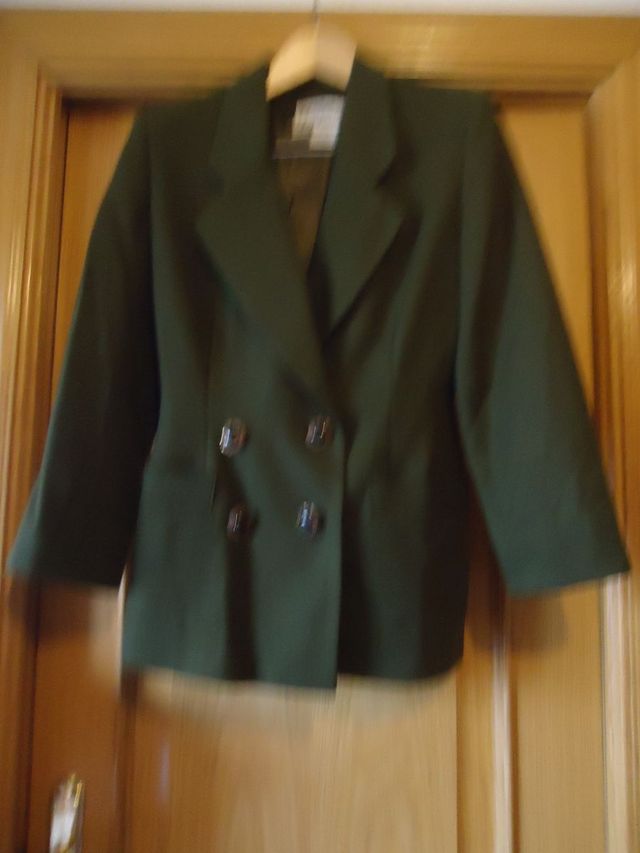 Traje chaqueta falda verde oliva