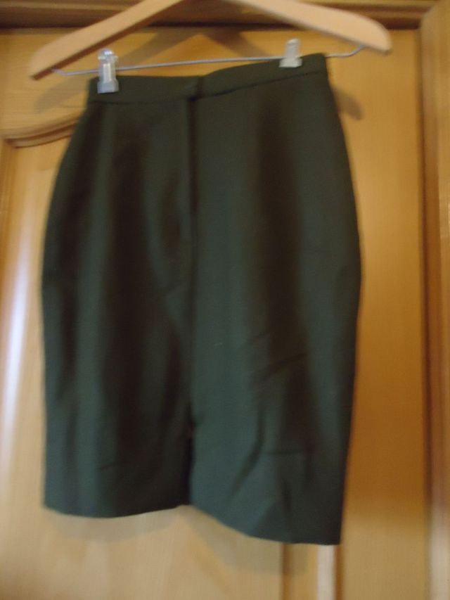 Traje chaqueta falda verde oliva