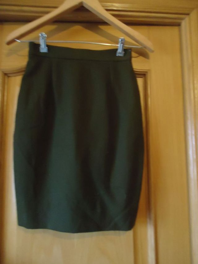 Traje chaqueta falda verde oliva