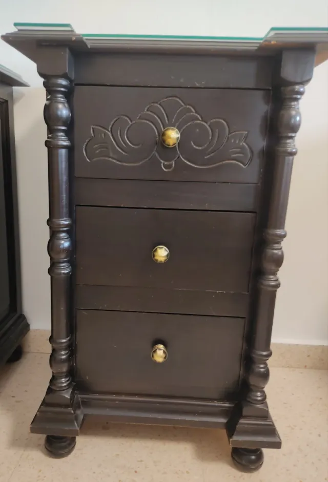 2 Mesitas de Noche  60 euros cada una