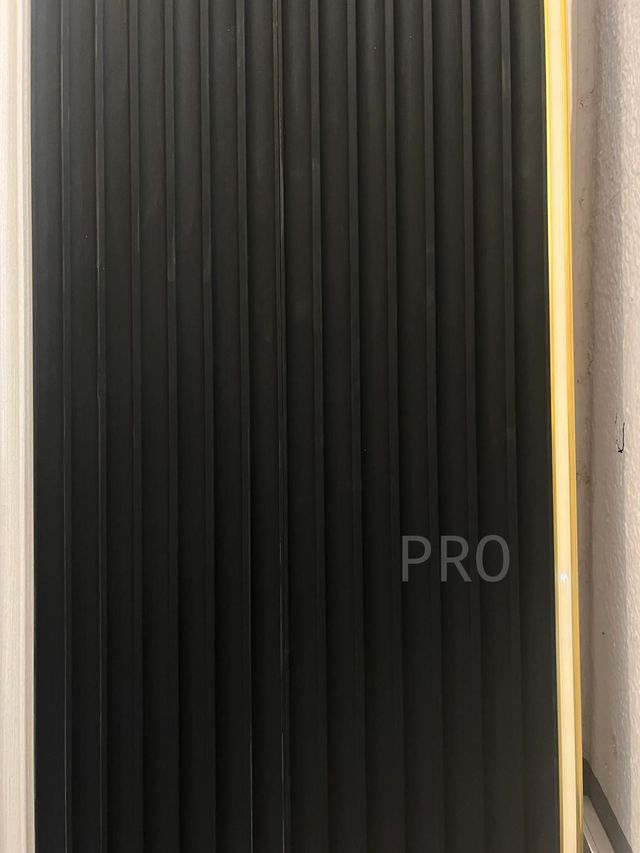 Listones de PVC Negro Efecto Piel