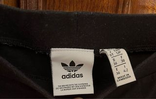 Leggings Adidas negros con rayas