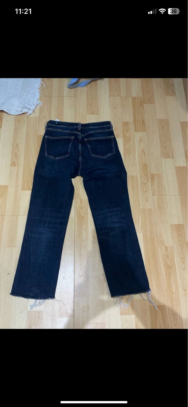 Vaqueros rectos desgastados