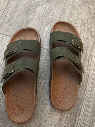 Sandalias de cuero verde oscuro