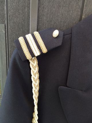 Traje de comunión azul y dorado