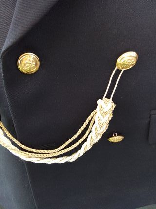 Traje de comunión azul y dorado