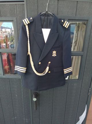 Traje de comunión azul y dorado