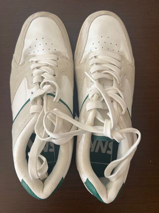 Zapatillas deportivas casuales blancas y verdes