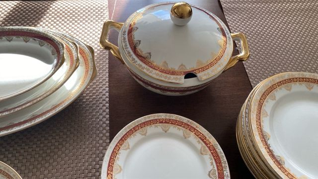 Vajilla porcelana grande dorada y blanca