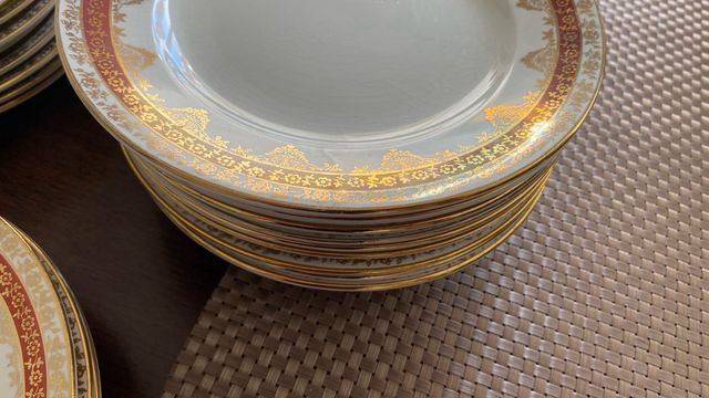Vajilla porcelana grande dorada y blanca