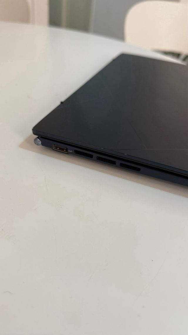 Computer portatile Asus Zenbook nero/blu