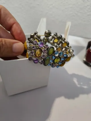 Pulsera bisutería piedras verdes y amarillas