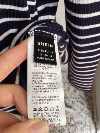 Camiseta Shein rayas azul y blanco