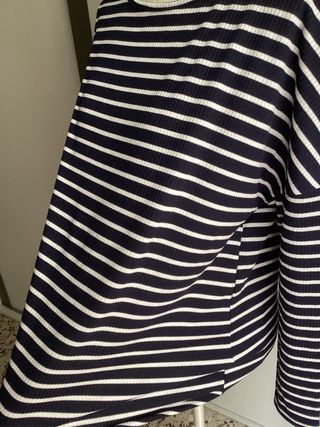 Camiseta Shein rayas azul y blanco