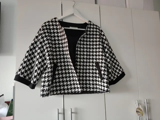 Chaqueta Negra y Blanca