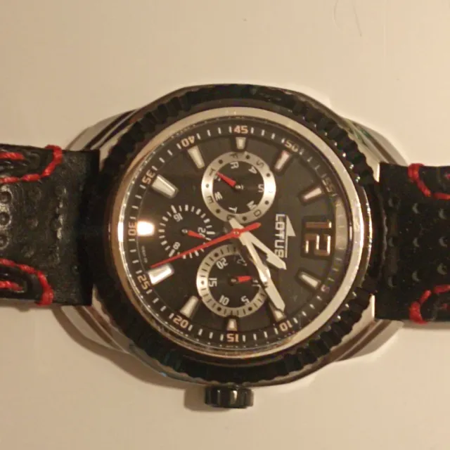 Reloj Lotus Negro y Rojo