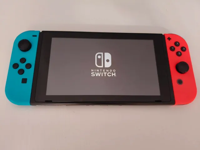 Nintendo Switch + Estuche Zelda