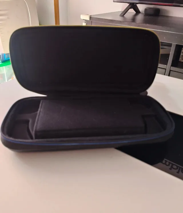 Nintendo Switch + Estuche Zelda