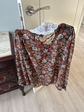 Blusa de señora con estampado floral