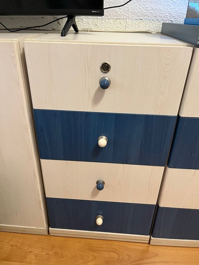 Cajonera beige y azul